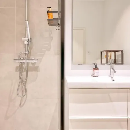 Apartment Modern 2br Gem In Ghent's Heart *